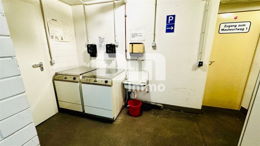 Schöne Eigentumswohnung in gefragter Wohnlage mit Balkon / Tiefgarage und Parkanlage - Waschküche